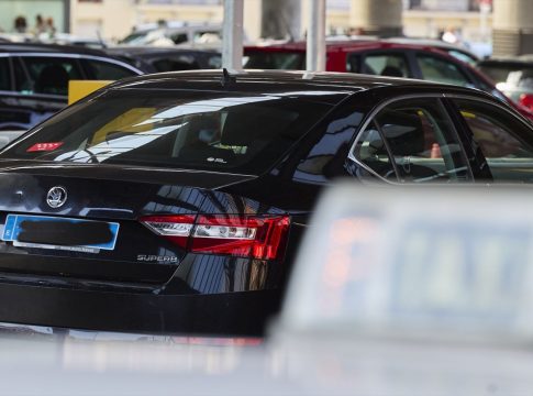 Madrid no será la única ciudad que atará las subidas de precio de las VTC