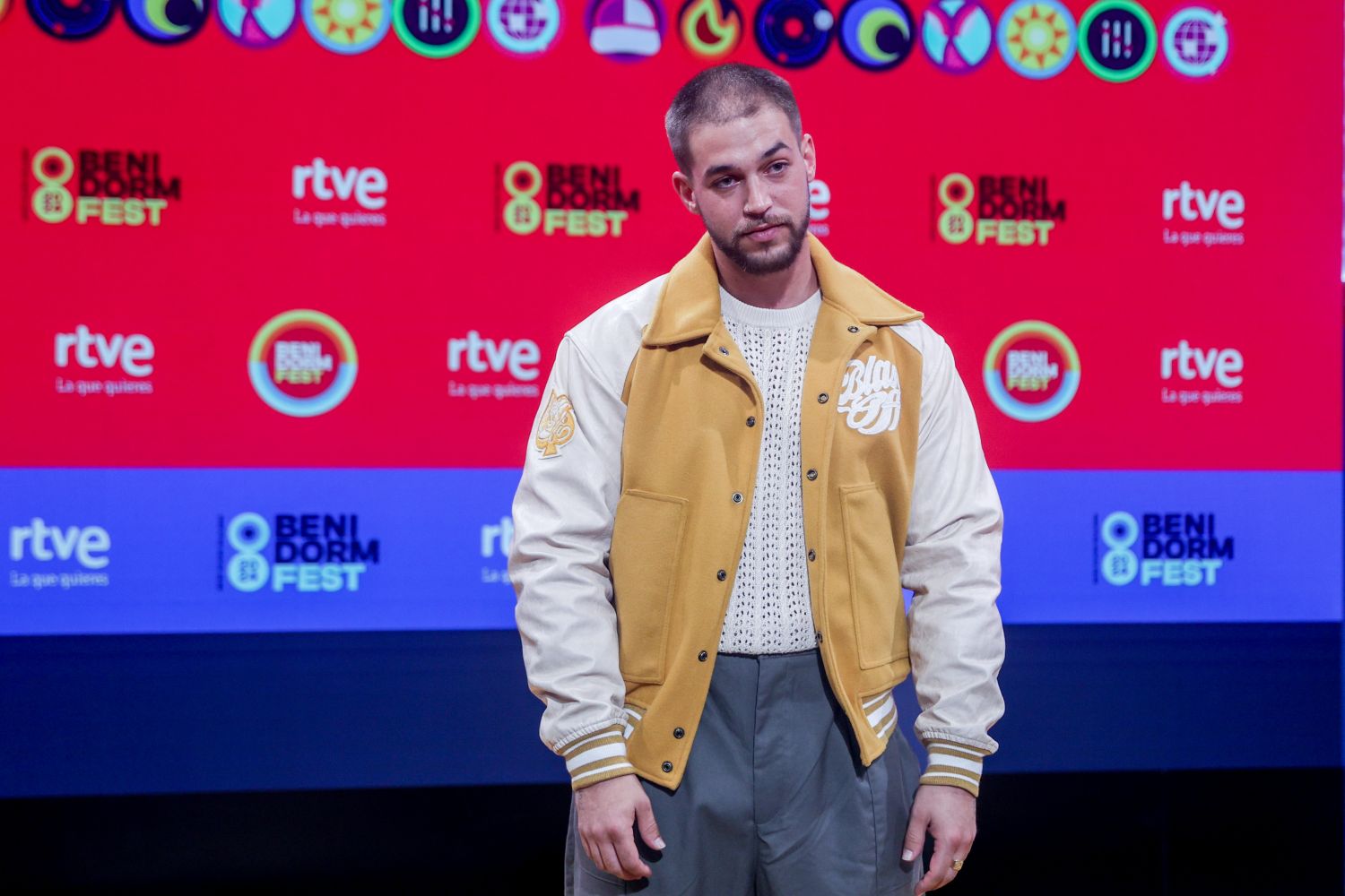 El canario St Pedro nos cuenta su relación con el Bolero, con el Benidorm Fest y su colaboración con Eduardo Cabra