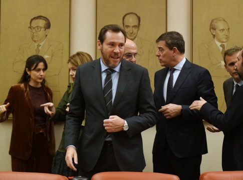 Óscar Puente tiene en frente una nueva crisis que puede terminar con dos huelgas de transporte en fechas clave para el Gobierno