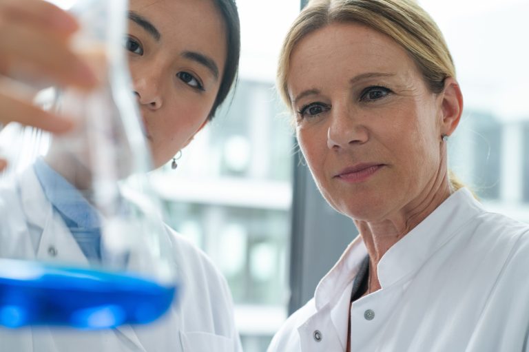 Beiersdorf alcanza en 2023 su objetivo de paridad de género, fijado para 2025