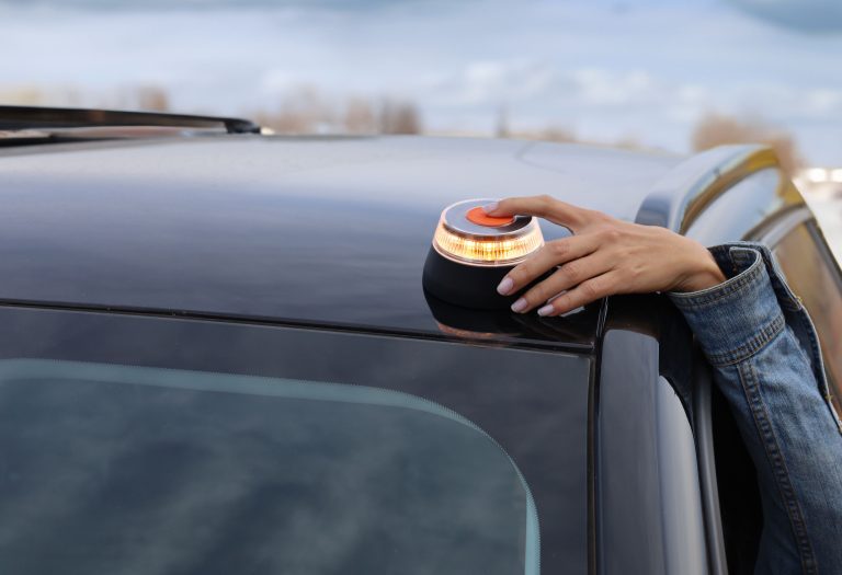 PMK Grupo: fin a los triángulos de emergencia, las balizas geolocalizadas serán obligatorias en 2026