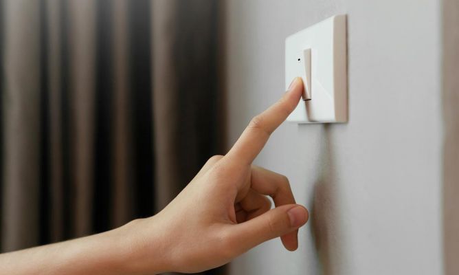 ¿Cómo reducir los gastos de electricidad en la cuesta de enero? 2 Impacto de la incesante subida en la factura de electricidad: Consejos de la OCU para enfrentarla