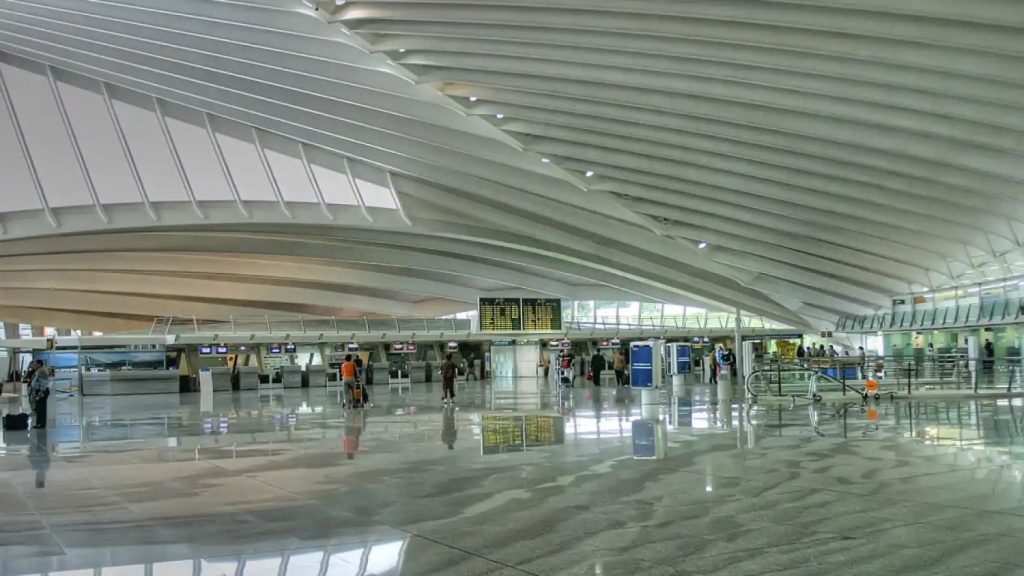 ¡Ni Madrid ni Barcelona! El aeropuerto de España al que han considerado el mejor de Europa 154 La ascensión de 'La Paloma': Bilbao se corona como el mejor aeropuerto de Europa