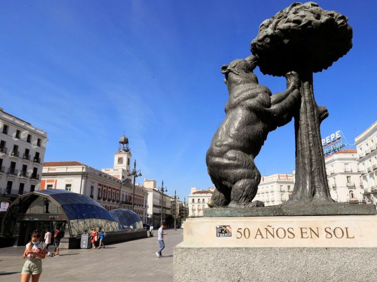 La historia desconocida de la estatua del oso y el madroño, símbolo de Madrid