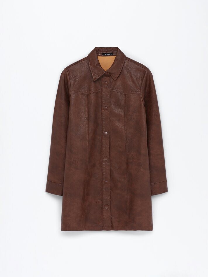 5 novedades de Lefties en rebajas de enero para un look invernal tendencia en la moda 7 Vestido corto efecto piel de Lefties