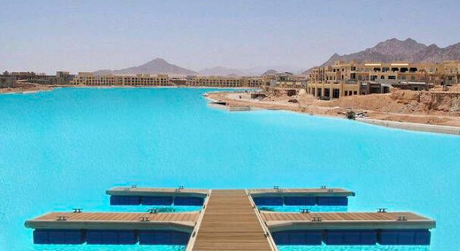 La piscina más grande del mundo tarda tres semanas en llenarse y está en el desierto