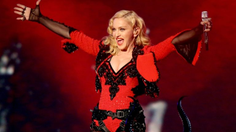 Madonna y Kylie Minogue irrumpen en el top 8 del chart británico con 'Love Sensation'