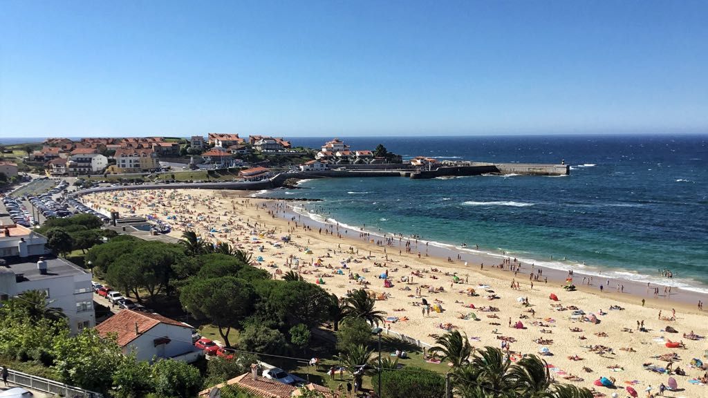 Playas de ensueño y naturaleza serena en Comillas