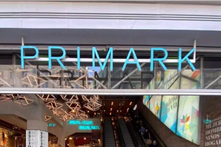 Primark rompe con todas las rebajas con sus bolsos zapatos y prendas de temporada
