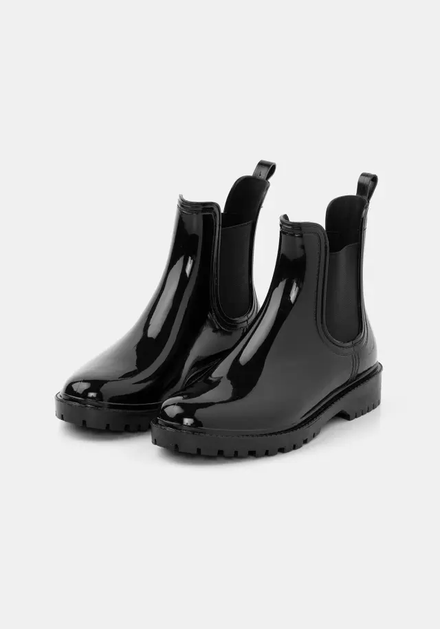 Encuentra los botines 'Chelsea' perfectos para días lluviosos en Carrefour, ¡y además con descuento!
