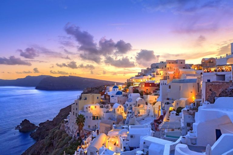 Milos, la isla griega que enamora a los españoles: la alternativa a Santorini que arrasa este verano