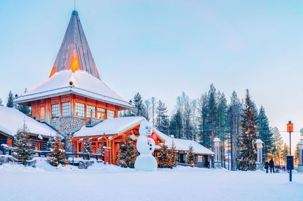 Descubre la magia invernal: Los mejores sitios para visitar en Laponia en invierno 1 Santa Claus Village Finlandia 2 1024x681 1
