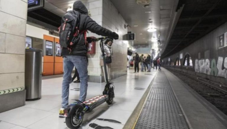 El truco para saltarte la prohibición de los patinetes eléctricos en el Metro y tren