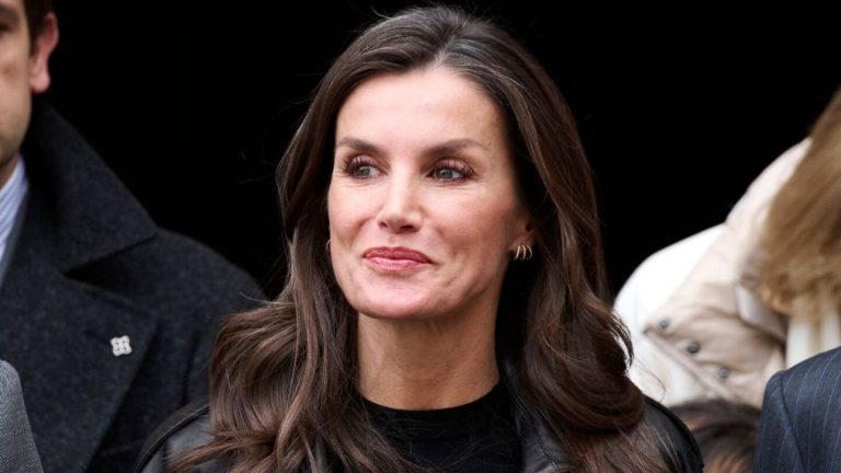 La foto inédita de Letizia, cariñosa con su amante Jaime del Burgo a espaldas de Felipe