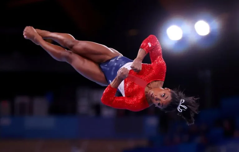 El chisme de la boda de Taylor Swift que ha soltado Simone Biles: Avril Lavigne se llevó sus gafas