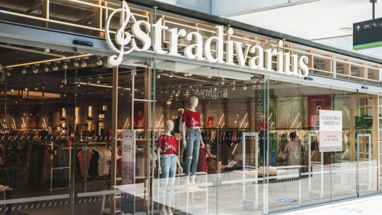Stradivarius: 8 vestidos cómodos y baratos que parecen mucho más caros