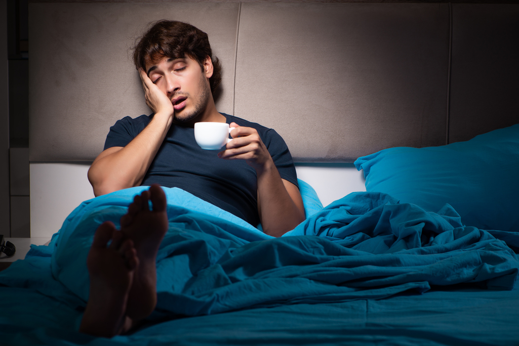 ¿Te despiertas varias veces por la noche? Posibles causas y soluciones para dormir bien 3 EL ROL DE LA DIETA EN LA CALIDAD DEL SUEÑO