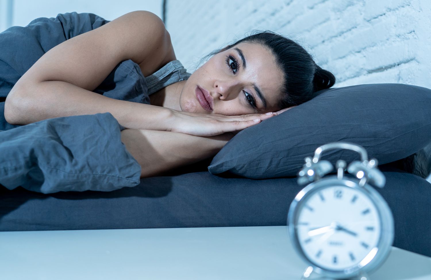 ¿Te despiertas varias veces por la noche? Posibles causas y soluciones para dormir bien 2 SOLUCIONES MÉDICAS Y NATURALES PARA LOS TRASTORNOS DEL SUEÑO