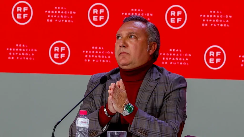 Sale a la luz por qué echaron del fútbol al árbitro más polémico de España 166 También hay presiones