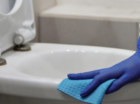 Te cambiará la vida: el mejor remedio casero para mantener el váter limpio y evitar malos olores