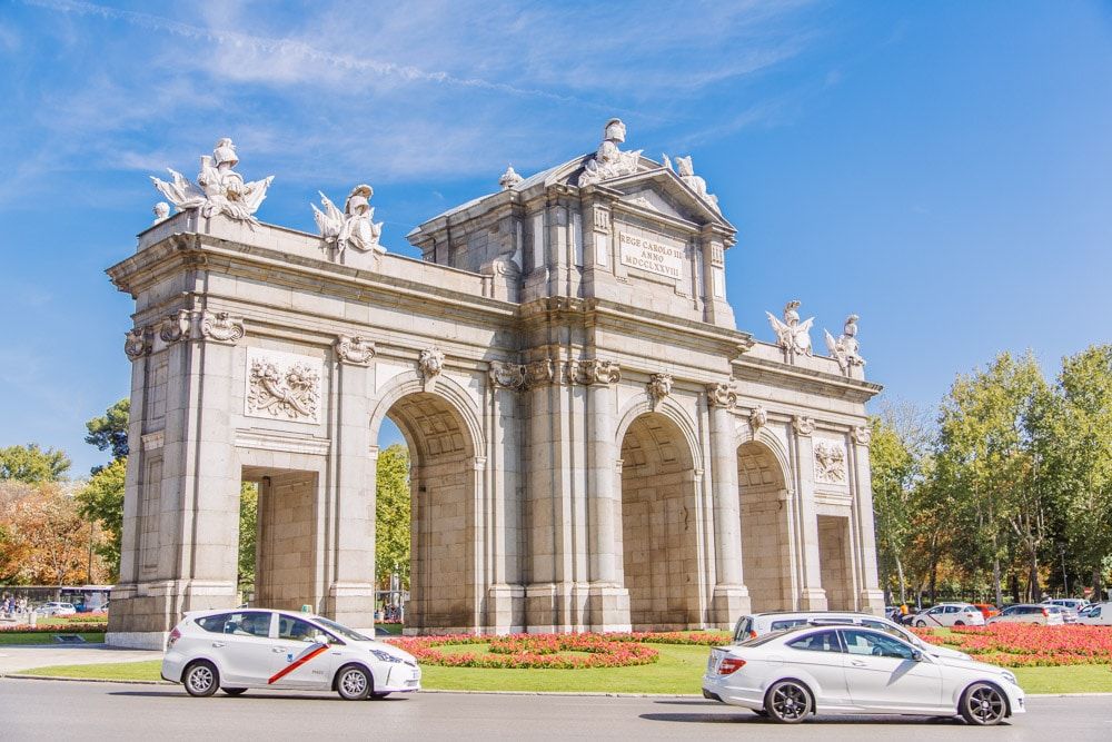 Testigo de la historia: La Puerta de Alcalá en momentos cruciales