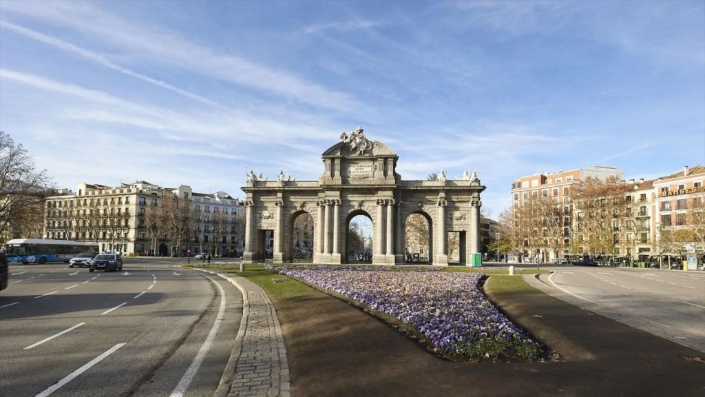Un icono perenne: la permanencia de la Puerta de Alcalá en la cultura madrileña