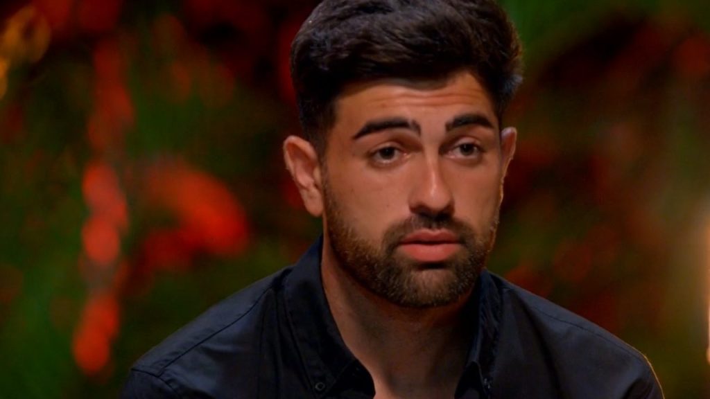 "Es una mosquita muerta": Andrea, rota por completo, cruza todos los límites en 'La Isla de las Tentaciones'