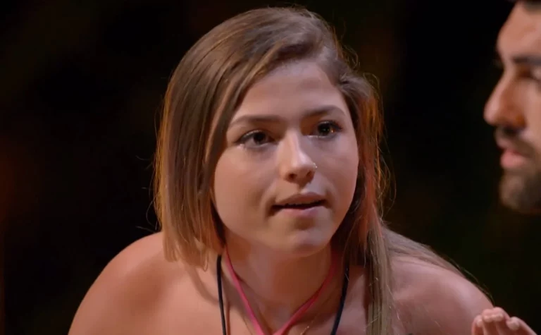 "Es una mosquita muerta": Andrea, rota por completo, cruza todos los límites en 'La Isla de las Tentaciones'