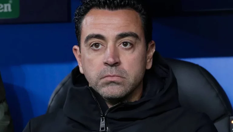 Xavi, pillado cometiendo una grave ilegalidad tras el último entrenamiento del Barça 