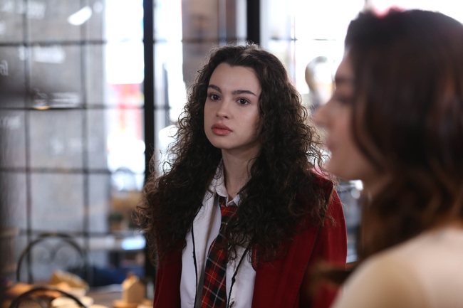 ‘Hermanos’: el gran secreto de Ayla y un tiroteo casi mortal