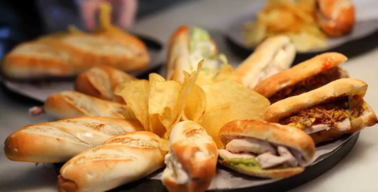 Montadito Piripiri, la receta renovada del emblemático bocadillo sevillano. Una explosión de sabores irresistible