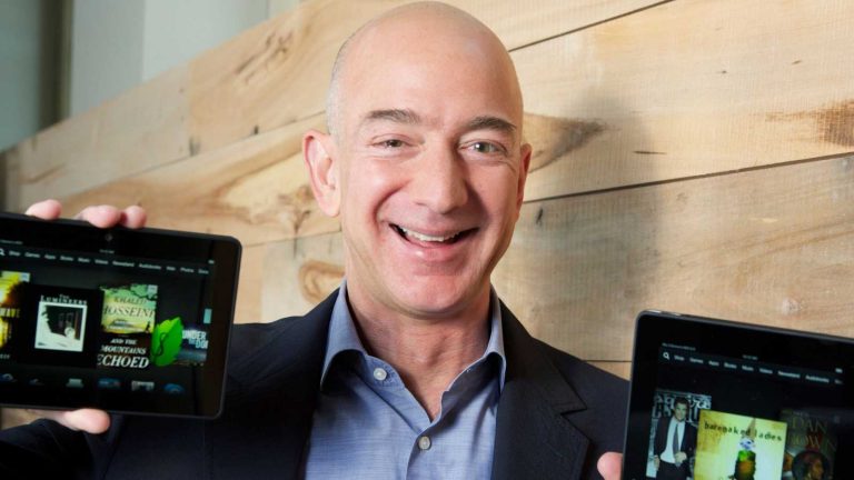 De librero a milmillonario: el fundador de Amazon, Jeff Bezos, cumple 60 años y repasamos su vida y controversias