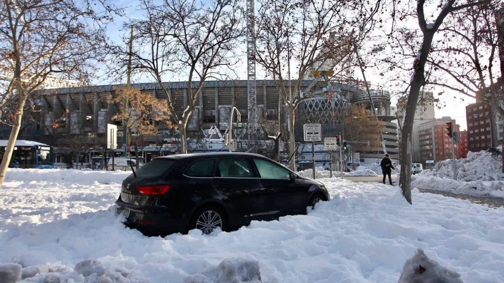 DGT: Utiliza pinzas con cables pasacorriente para dar un "empujoncito" a la batería