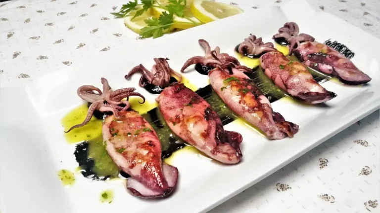 Descubre la exquisita receta de chipirones encebollados de Martín Berasategui: sencilla, deliciosa y lista en casa