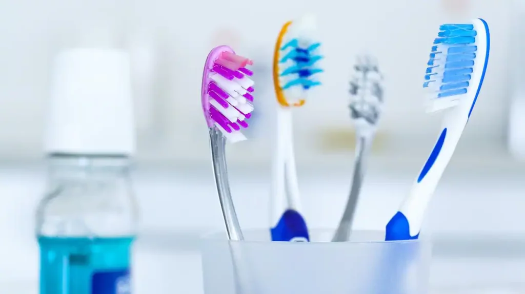 ¡Alerta sanitaria! Ordenan la retirada de este enjuague bucal en España 122 La popularidad del enjuague dental en España