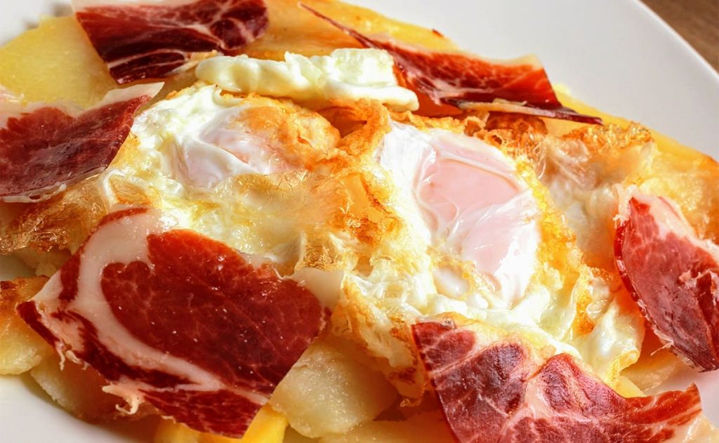 Los mejores huevos rotos de Madrid están aquí y no hay ninguna duda 1 huevos rotos con jamón