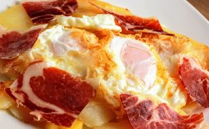 huevos rotos con jamón