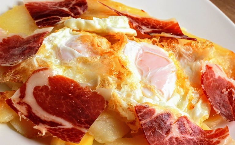 Huevos rotos con jamón: el secreto para hacerlos en casa y que queden espectaculares