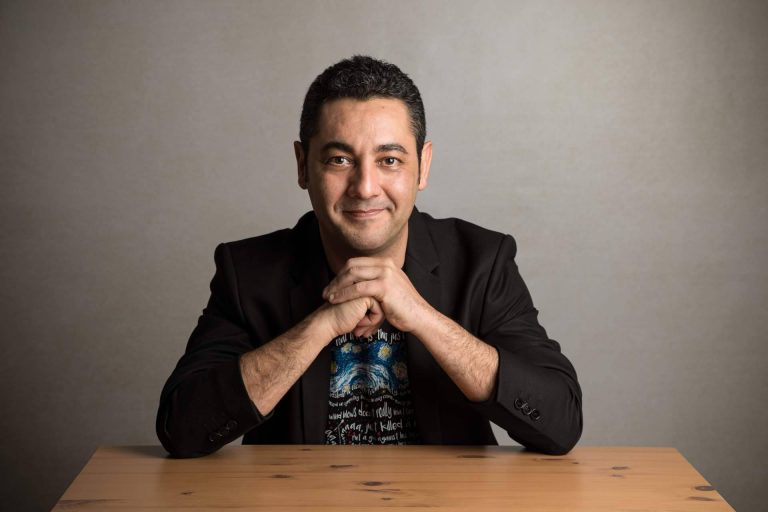 Ginés Munuera Cortés llega al alma con la métrica del último libro de su ‘Trilogía de la Piel Muda’, ‘Capilares’