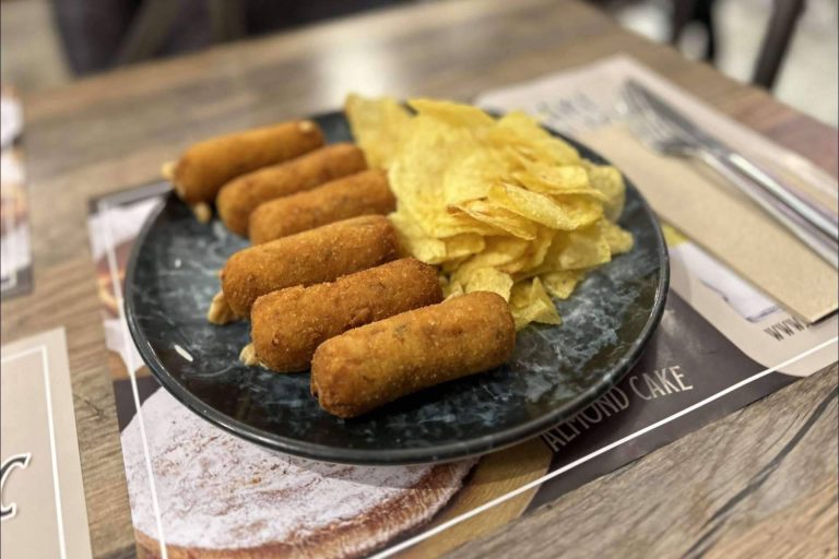 Taberna La Española ofrece hamburguesas y sándwiches con carne 100 % de ternera de wagyu o pollo