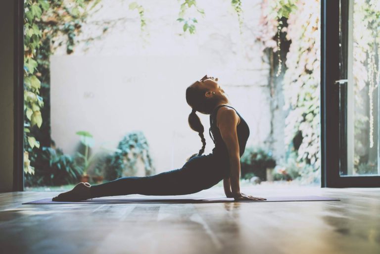 ¿Por qué practicar de forma regular yoga en Satya Yoga Studio?