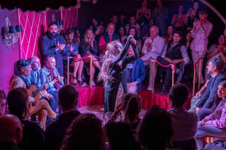 Morenito de Íllora, el conocido cantaor de Granada, es cantaor en el Tablao Torero de Madrid