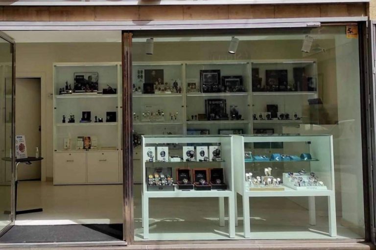 ¿Dónde encontrar una relojería y joyería especializada con gran variedad de marcas y modelos? Elegance