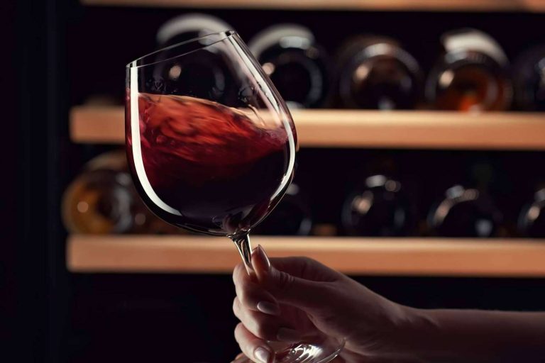 Conocer la nueva imagen del consultor de ventas en la distribución de vinos