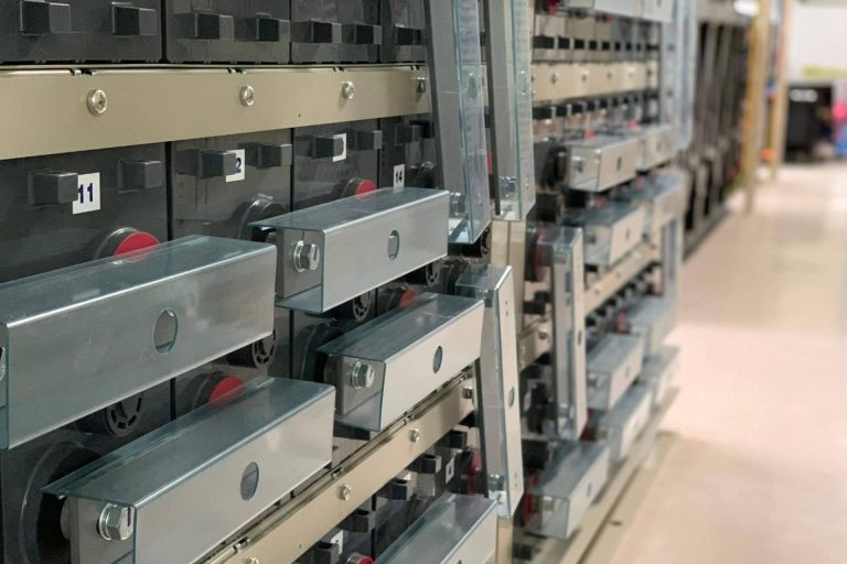 Baterías y Amperios acerca del papel de las baterías de ciclo profundo en equipos industriales y vehículos de movilidad