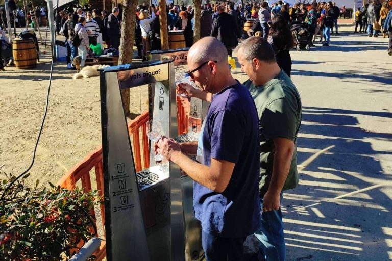 Instalar dispensadores Jibu H2O en ayuntamientos y espacios públicos