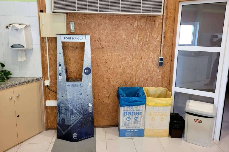 Instalar dispensadores Jibu H2O en ayuntamientos y espacios públicos