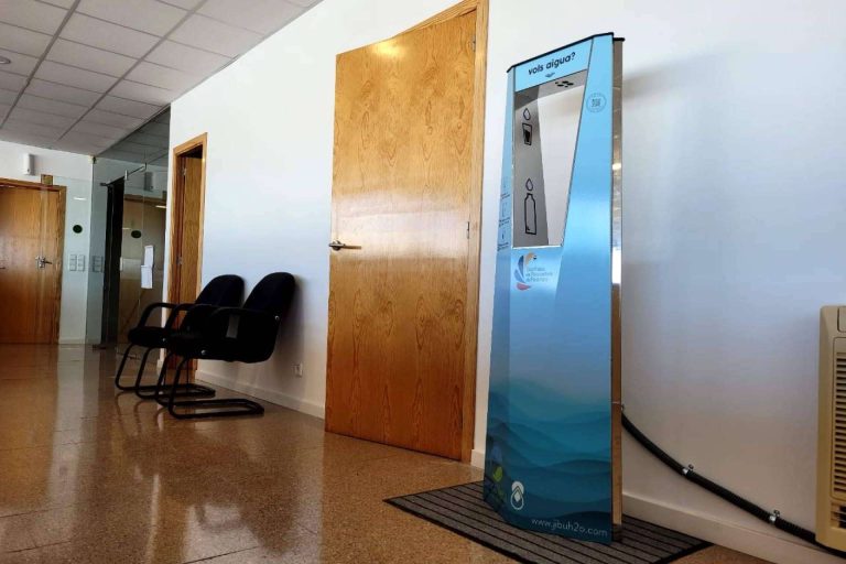 Ahorro económico; los beneficios de implementar un dispensador de agua Jibu H20 en oficinas y otros espacios