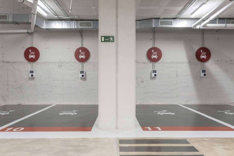 Etecnic gestionará los puntos de recarga en parkings de Núñez i Navarro