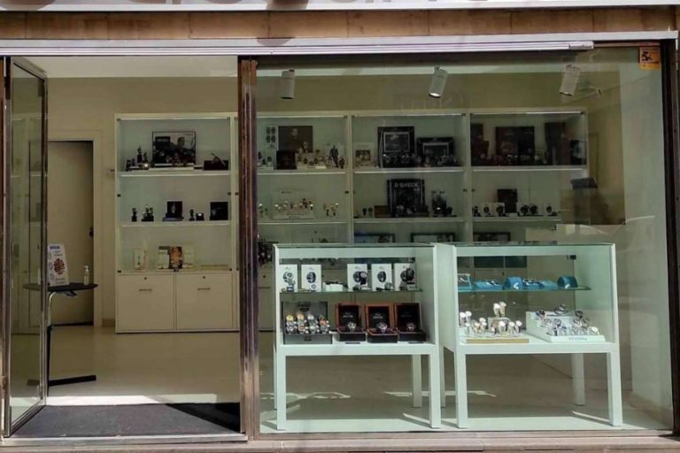 Elegance, relojería y joyería especializada con gran variedad de marcas